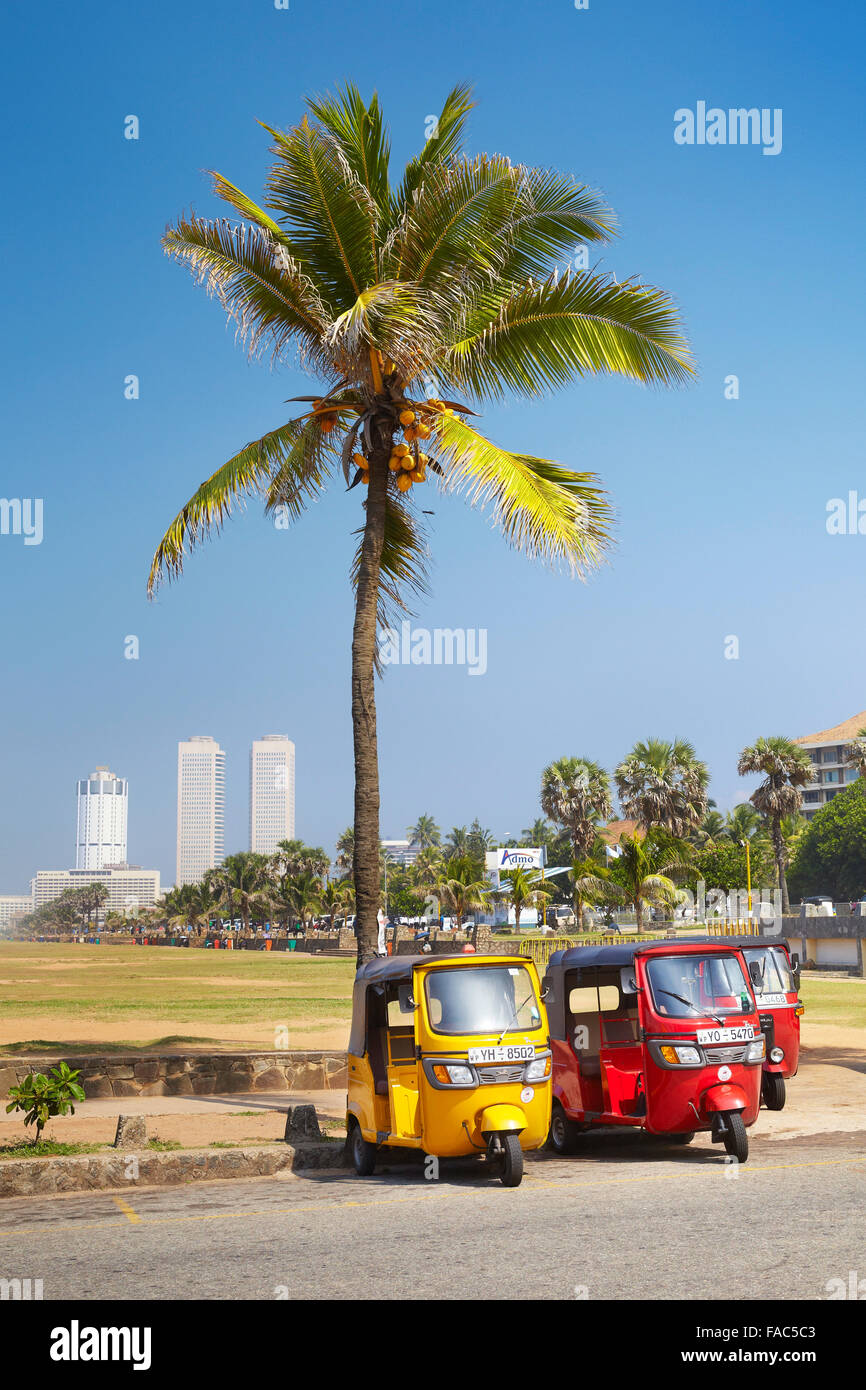 Sri Lanka - Colombo, un tuk tuk taxi, tipico il trasporto su strada Foto Stock