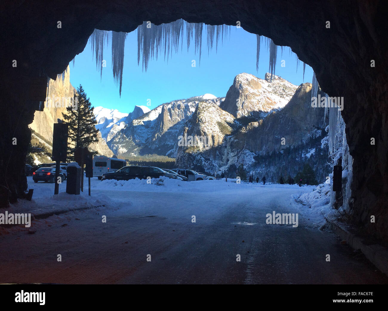Yosemite Valley ingresso nella neve Foto Stock