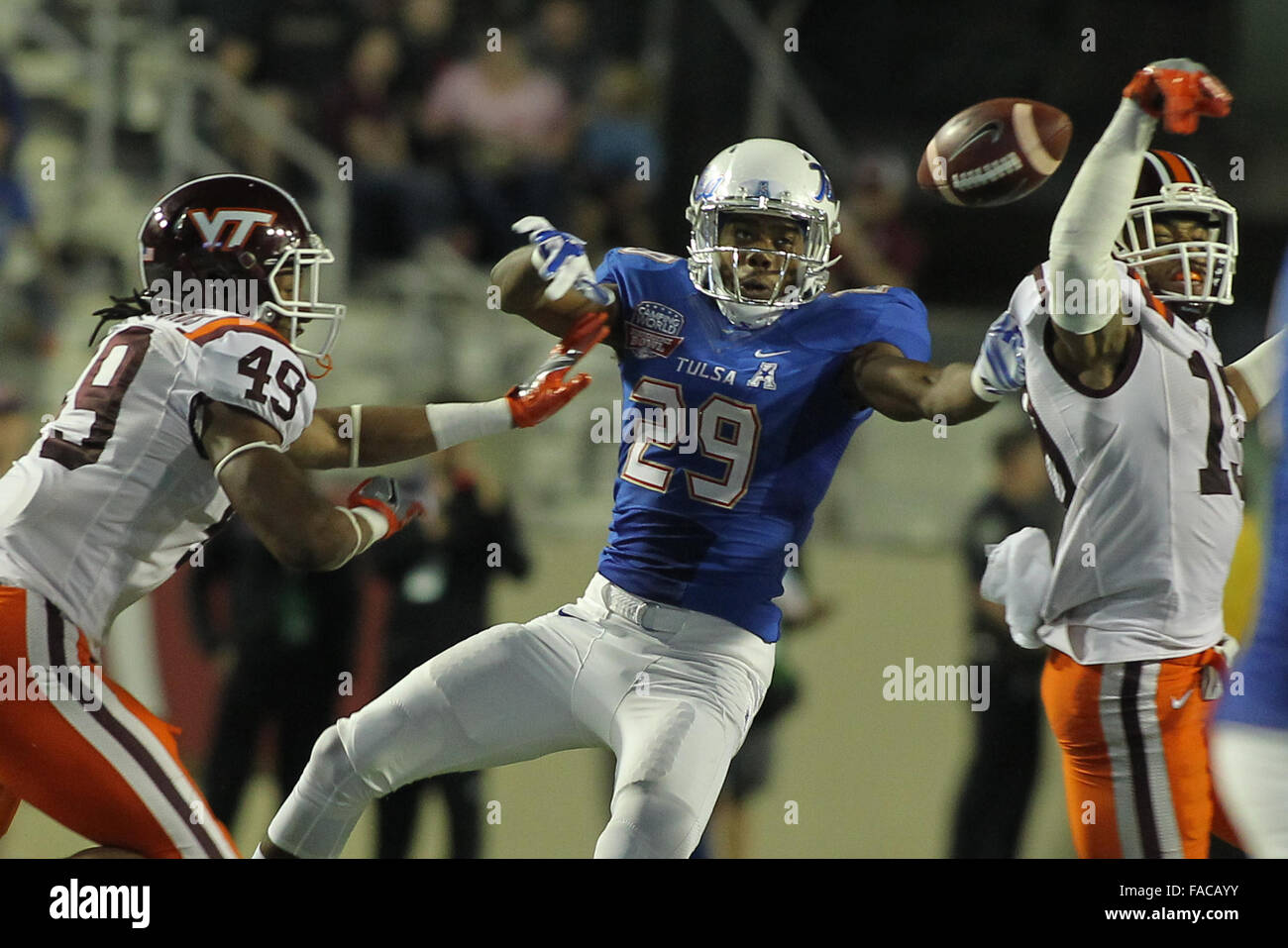 Shreveport, LA, Stati Uniti d'America. Il 26 dicembre, 2015. Dicembre 26, 2015: Tulsa WR Justin Hobbs durante la seconda metà del Camping l indipendenza del mondo coppa a Independence Stadium di Shreveport, LA. Justin Manning/ESW/CSM/Alamy Live News Foto Stock