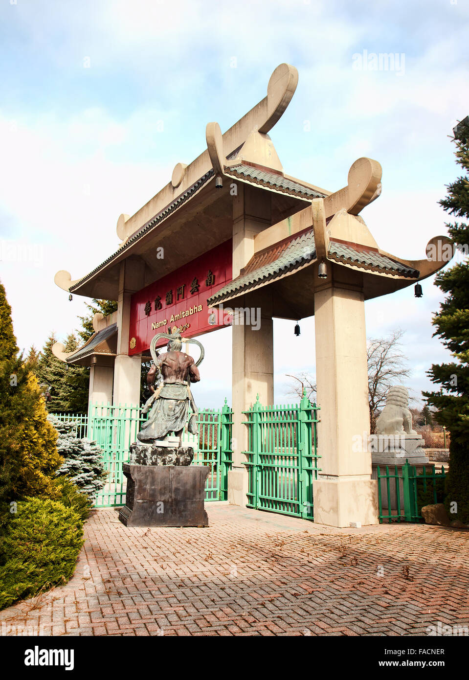 Cascate del Niagara; Ontario; Canada; Dicembre, 20,2015. Vista del Cham Shan Temple . Un Diecimila Buddha Sarira Stupa Tempio. Foto Stock