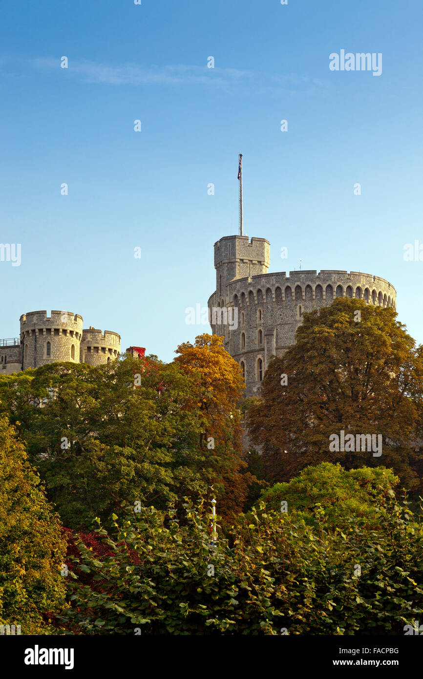 La torre rotonda al Castello di Windsor, Berkshire, Inghilterra, Regno Unito Foto Stock