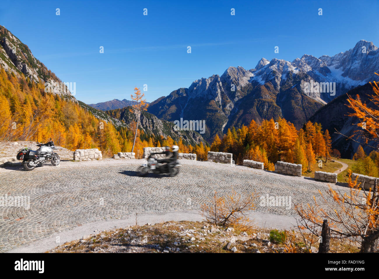Strada di Montagna Vrsic pass. Moto popolare strada. Foto Stock