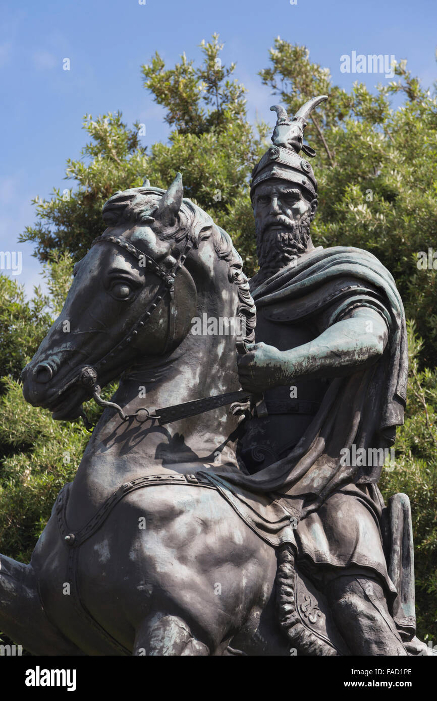 Kruja, Durazzo County, Albania. Monumento a Skanderbeg, nome reale George Castriot, 1405 - 1468. Nazionale Albanese figura Foto Stock
