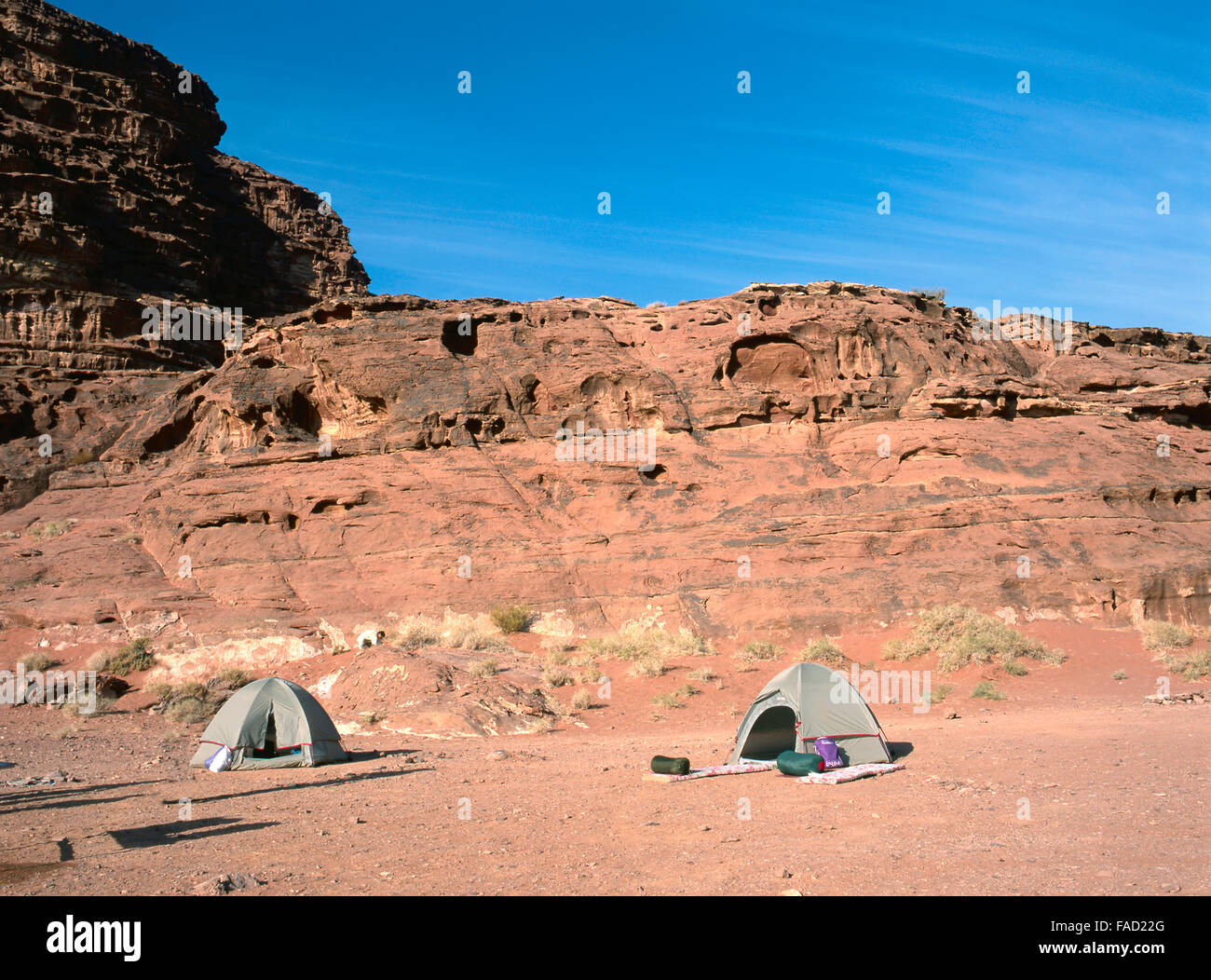 Due tende di escursionisti in Wadi Rum,Giordania Foto Stock