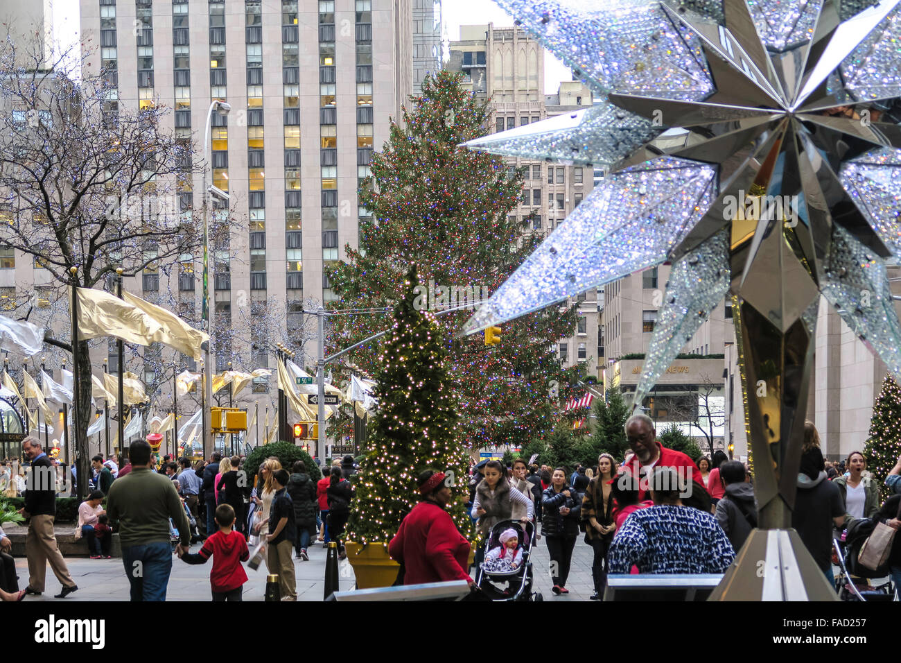 Il Cristallo Swarovski albero di Natale Star Replica, Rockefeller Center, New York, Stati Uniti d'America Foto Stock