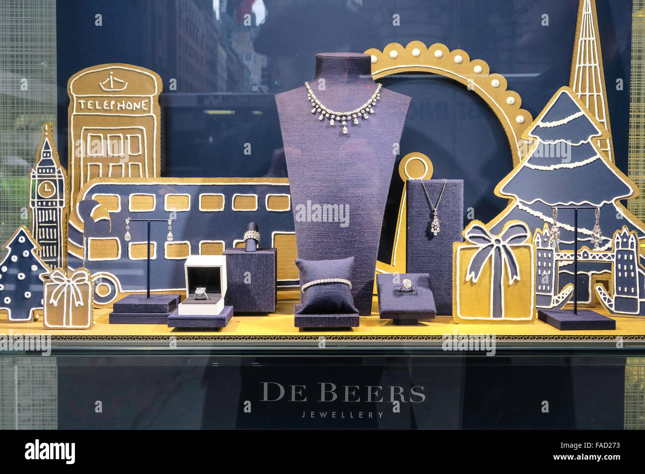 De Beers negozio Gioielli finestra durante la stagione delle vacanze,  Midtown Manhattan, NYC Foto stock - Alamy