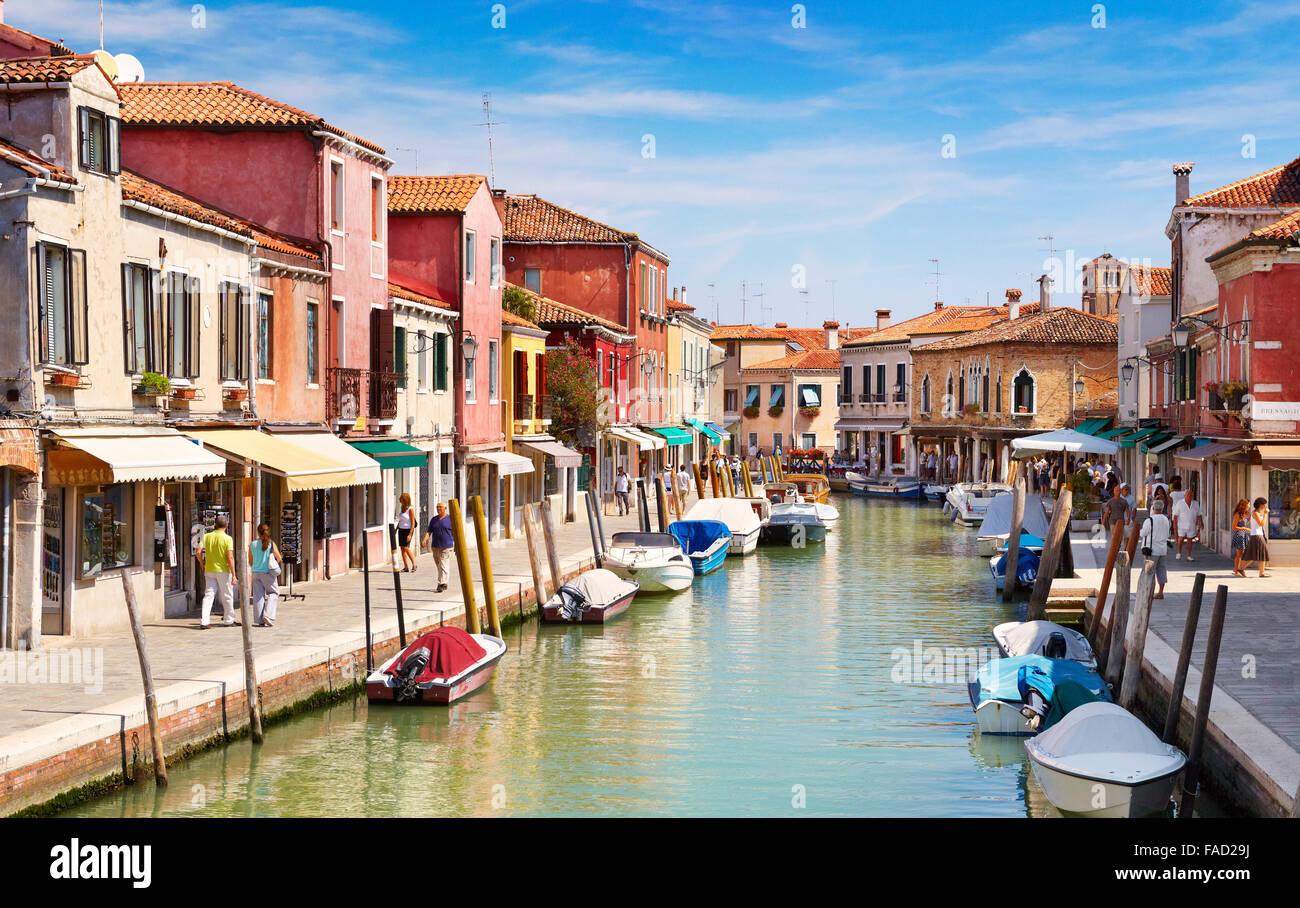 Canal sull isola di Murano, Venezia, Italia Foto Stock