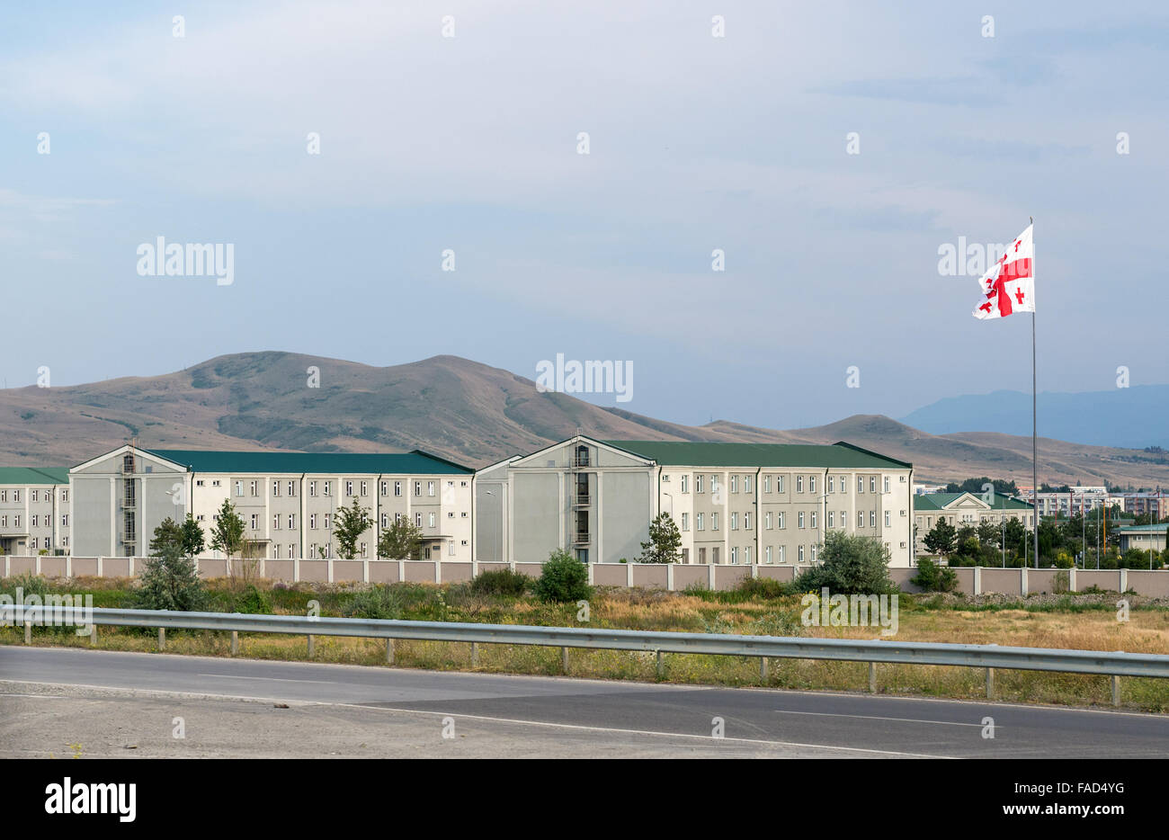 Nuova base militare a Gori, Georgia. Ex edifici è stata distrutta dai russi nel 2008 durante la guerra Russo-Georgian Foto Stock Nuova base militare a Gori, Georgia. Ex edifici è stata distrutta dai russi nel 2008 durante la guerra Russo-Georgian Foto Stock