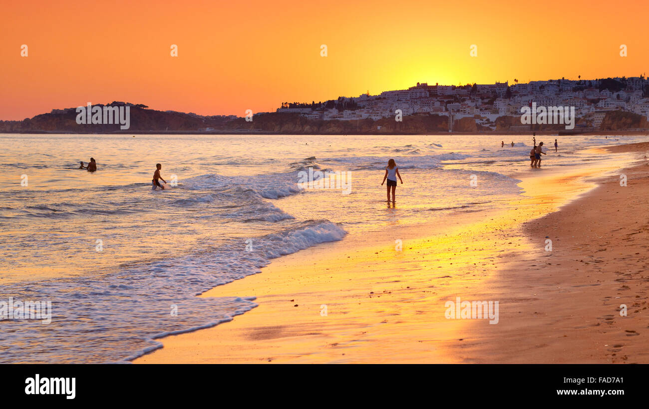 Spiaggia di Albufeira, costa Algarve, PORTOGALLO Foto Stock