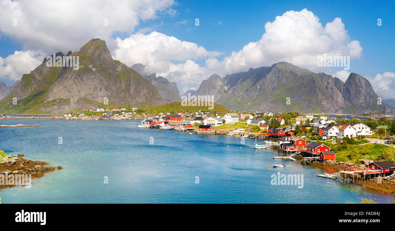 Isole Lofoten, villaggio di Reine in Moskenes, Norvegia Foto Stock