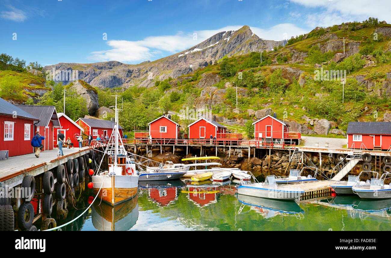 Red case di pescatori rorbu, Nusfjord, Isole Lofoten in Norvegia Foto Stock