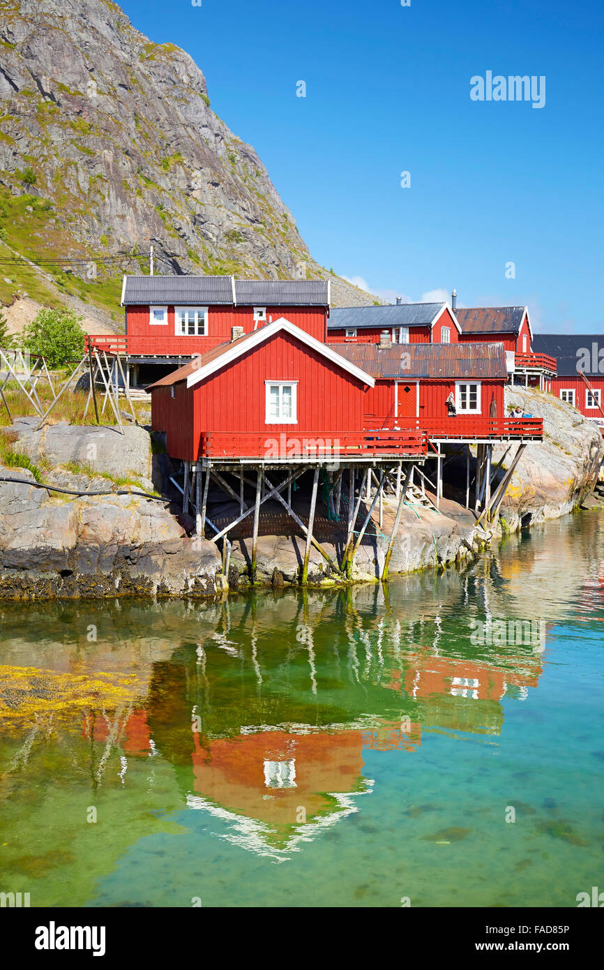 Tradizionale in rosso dipinto rorbu case, Isole Lofoten in Norvegia Foto Stock