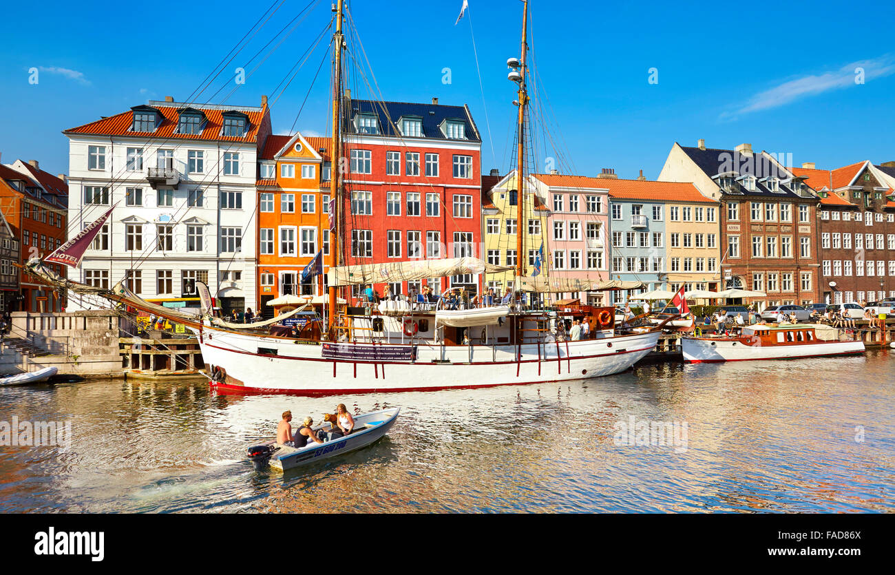 Housesat colorati di Nyhavn Canal, Copenhagen, Danimarca Foto Stock