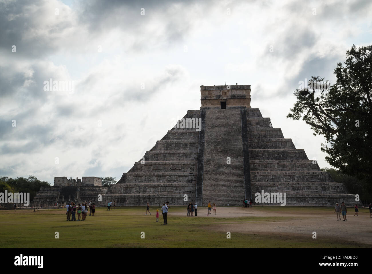 El Castillo a Chichen Itza, antica piramide Maya e una delle meraviglie del mondo nella regione dello Yucatan del Messico Foto Stock
