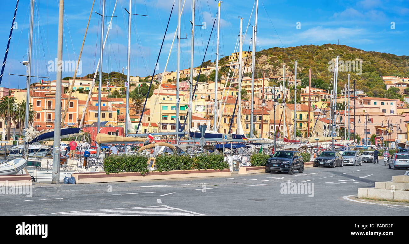 La Maddalena, vista sulla città e sul porto, La Maddalena Isola, Arcipelago de La Maddalena in Sardegna, Italia Foto Stock