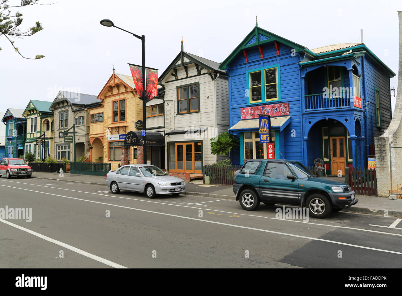 Sei colorata Vecchia case lungo il fronte mare di Napier, Hawke's Bay, Nuova Zelanda. Foto Stock