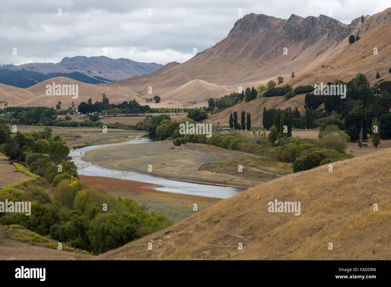 Vista di Tukituki River Valley da Tuki Tuki Road, a sud di Napier, Hawke's Bay, Nuova Zelanda. Foto Stock