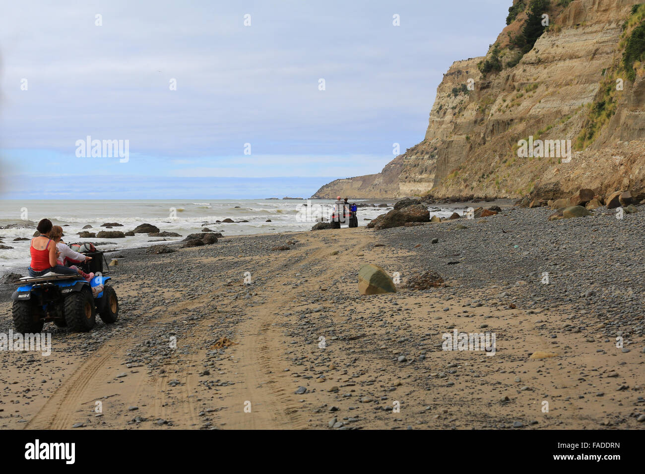 Tutti i veicoli del terreno utilizzato sulla spiaggia per accedere alla riserva Gannett presso la Clifton, Hawke's Bay, Nuova Zelanda. Foto Stock