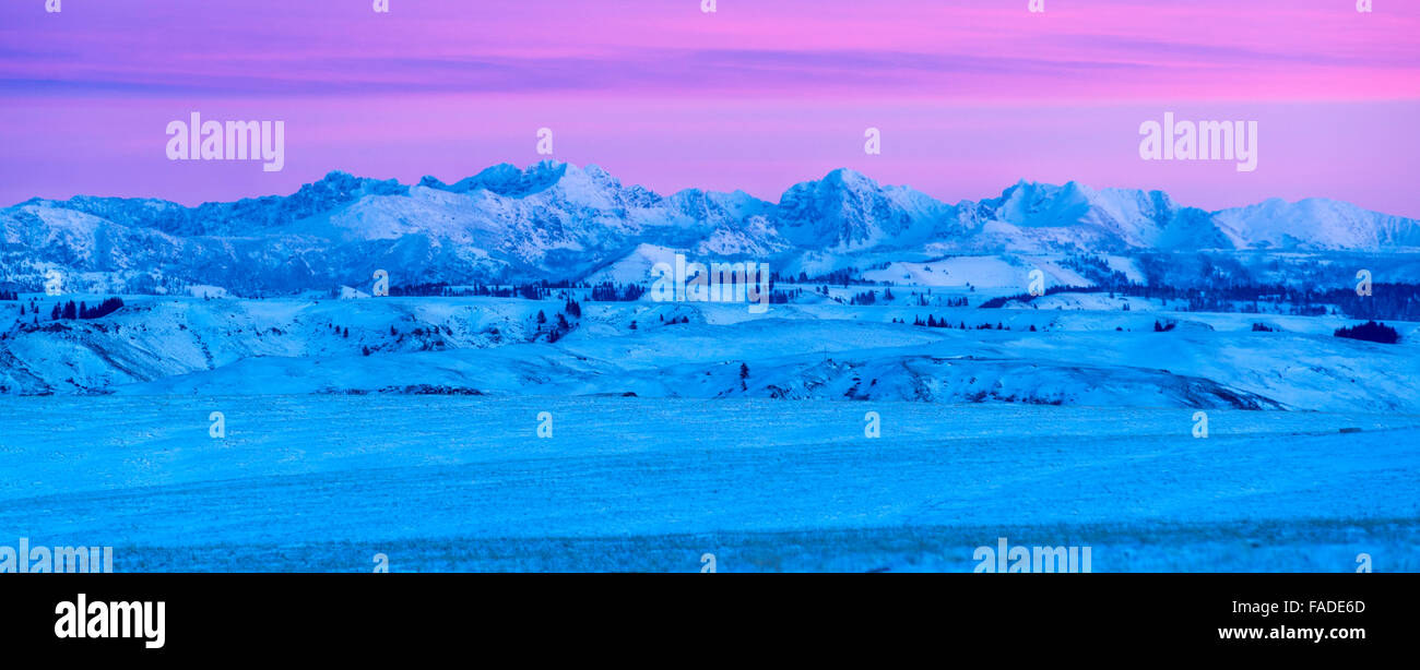 Tramonto in inverno in Idaho sette demoni montagne come si vede dal Zumwalt Prairie nella zona nord-est di Oregon. Foto Stock