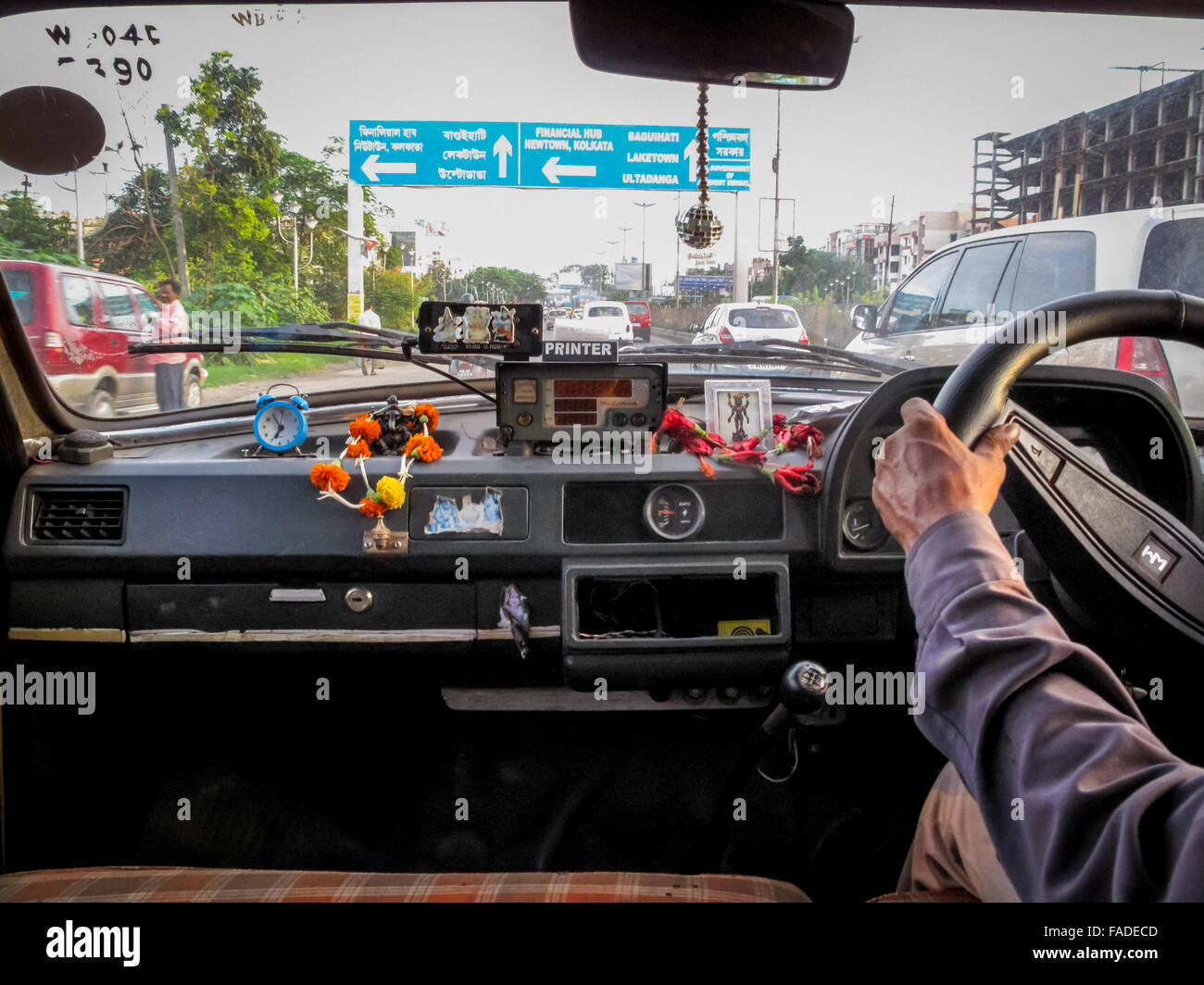 Interno di un taxi giallo a Kolkata, India. Foto Stock