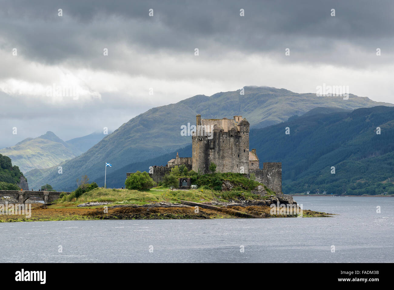 Eilean Donan Castle a Dornie, Western Ross, Highlands scozzesi, Scotland, Regno Unito Foto Stock
