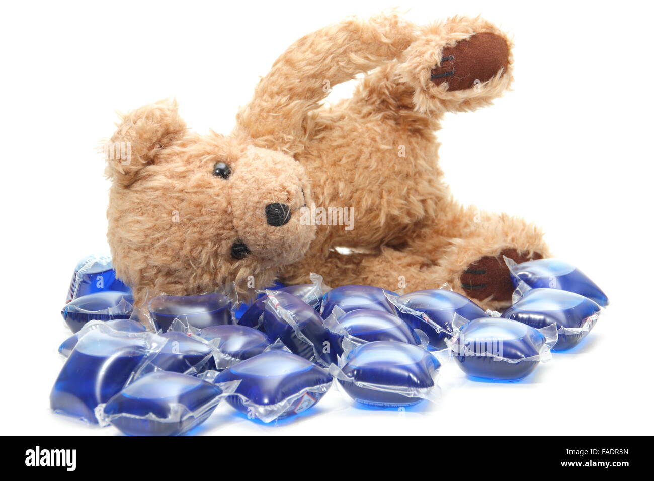 Il liquido detergente per bucato surround capsule di un bambino orsacchiotto - REGNO UNITO Foto Stock