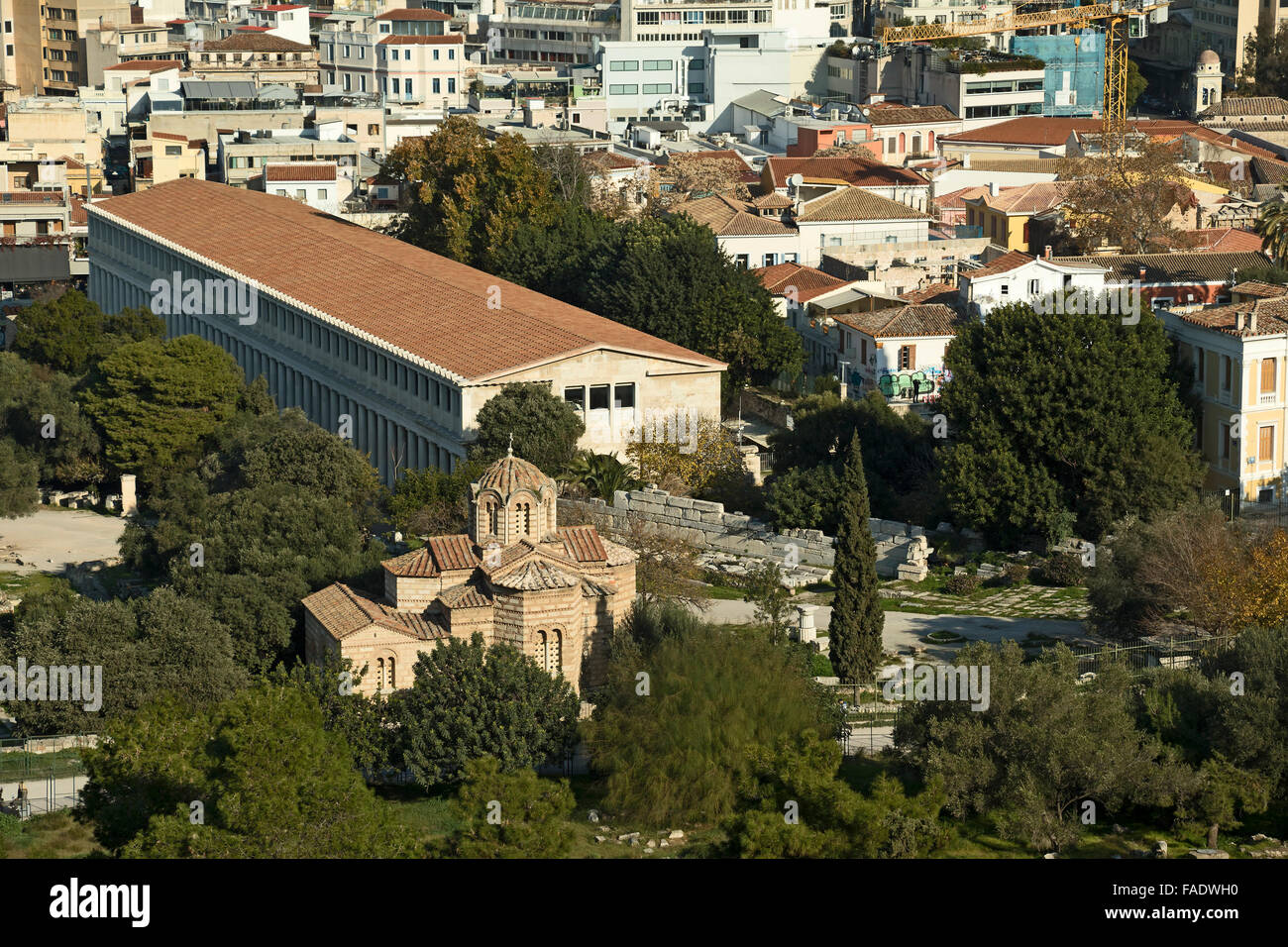 Il mercato antico (Agora) e una piccola chiesa Bizantina nella zona vecchia di Atene, Grecia Foto Stock
