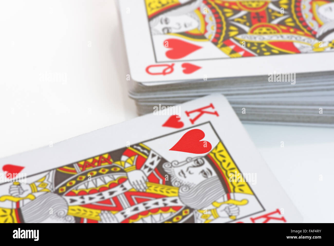 Il re e la Regina di Cuori sulle carte da gioco. Shallow d o f. Valentine/Amore concetto Foto Stock