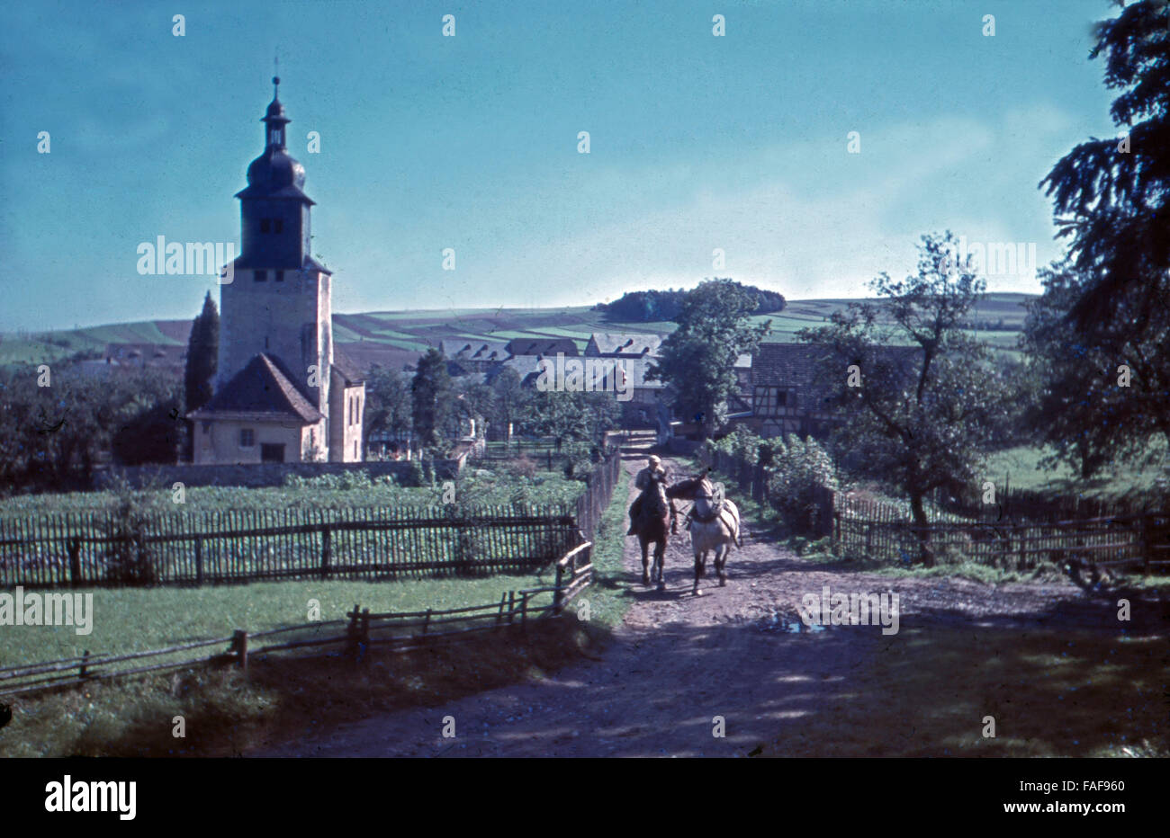 Die Kirche im Dorf Traun in Turingia, Deutschland 1930er Jahre. La chiesa del villaggio di Traun in Turingia, Germania 1930s. Foto Stock