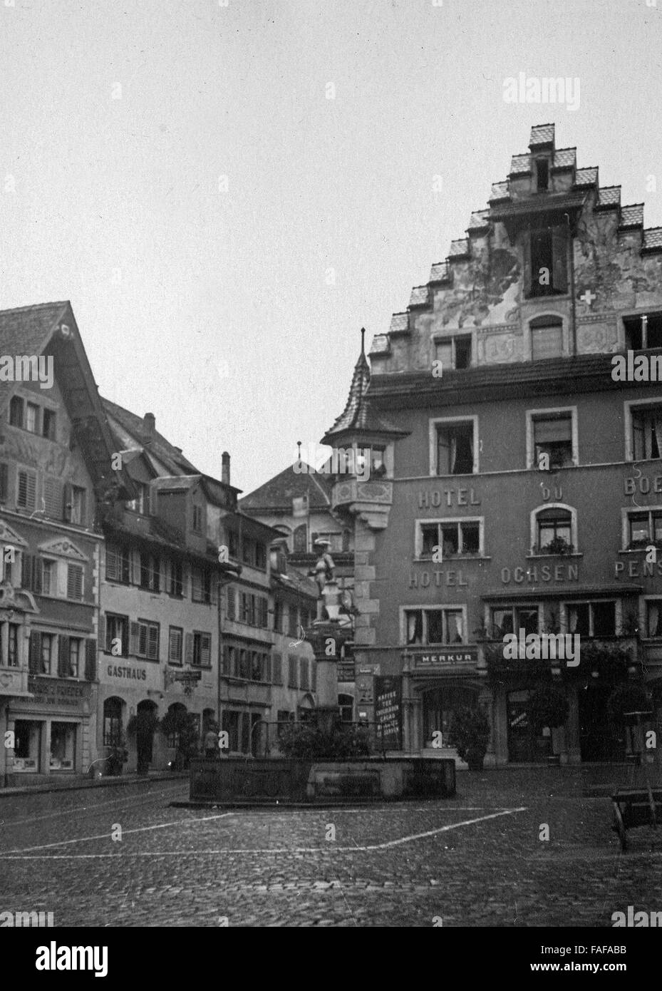Hotel Pension Ochsen in der Stadt Zug, Schweiz 1930er Jahre. Hotel Ochsen presso la città di Zug, Svizzera 1930s. Foto Stock
