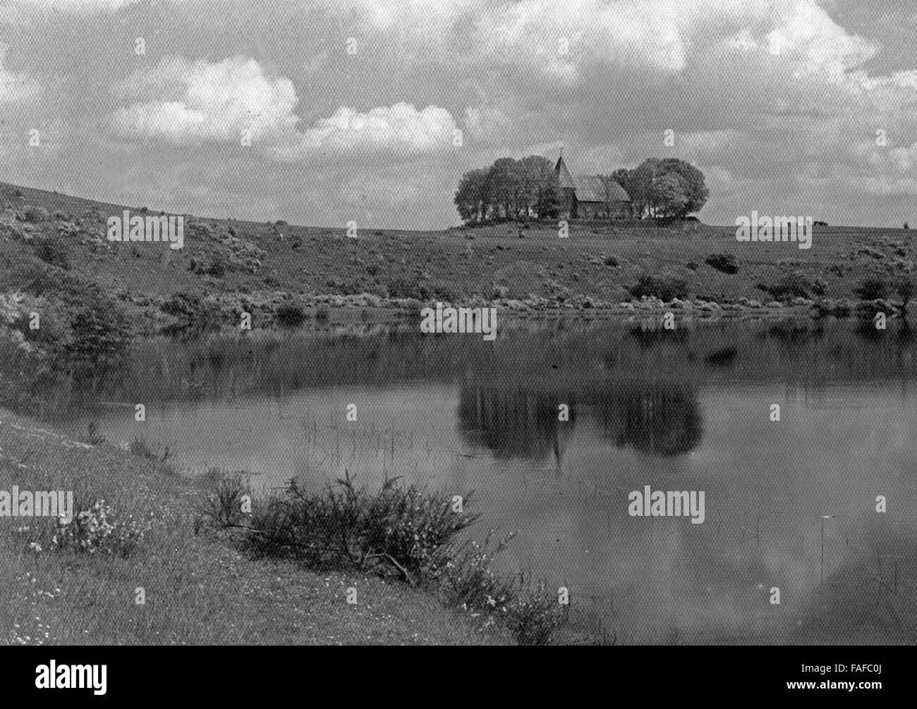 Das Weinfelder Maar bei Daun in der Eifel, Deutschland 1920er Jahre. Maar Weinfeld lago Vicino a Daun nella regione Eifel, Germania 1920s. Foto Stock