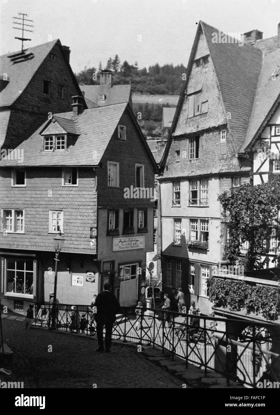 Häuser am Ufer der Rur in Monschau, Deutschland 1920er Jahre. Hhouses sulla riva del fiume Rur a Monschau, Germania 1920s. Foto Stock