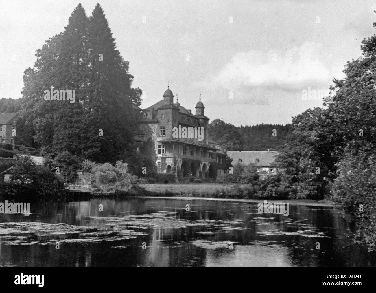 Schloß Gimborn bei Marienheide Bergischen im Land, Deutschland 1930er Jahre. Schloss Gimborn castello vicino Marienheide in Bergisches Land regione, Germania 1930s. Foto Stock