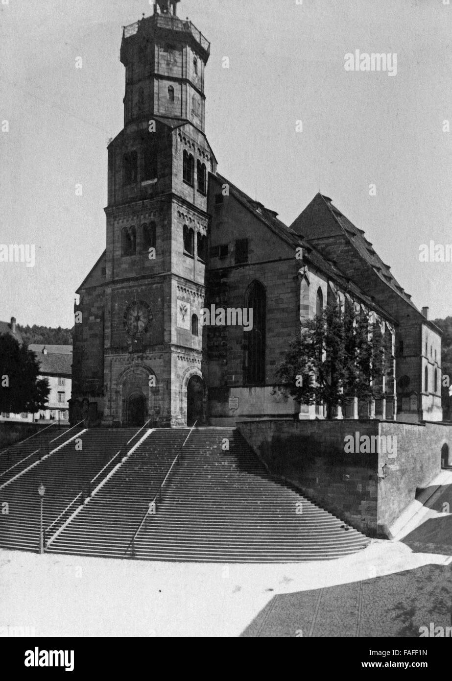 Ferienfahrt durch fränkische Städte in den 1920er Jahren, hier: Kirche Schwäbisch Hall Foto Stock