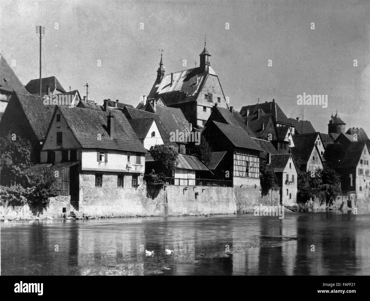 Ferienfahrt durch fränkische Städte in den 1920er Jahren, hier: an der Enz in Besigheim Foto Stock