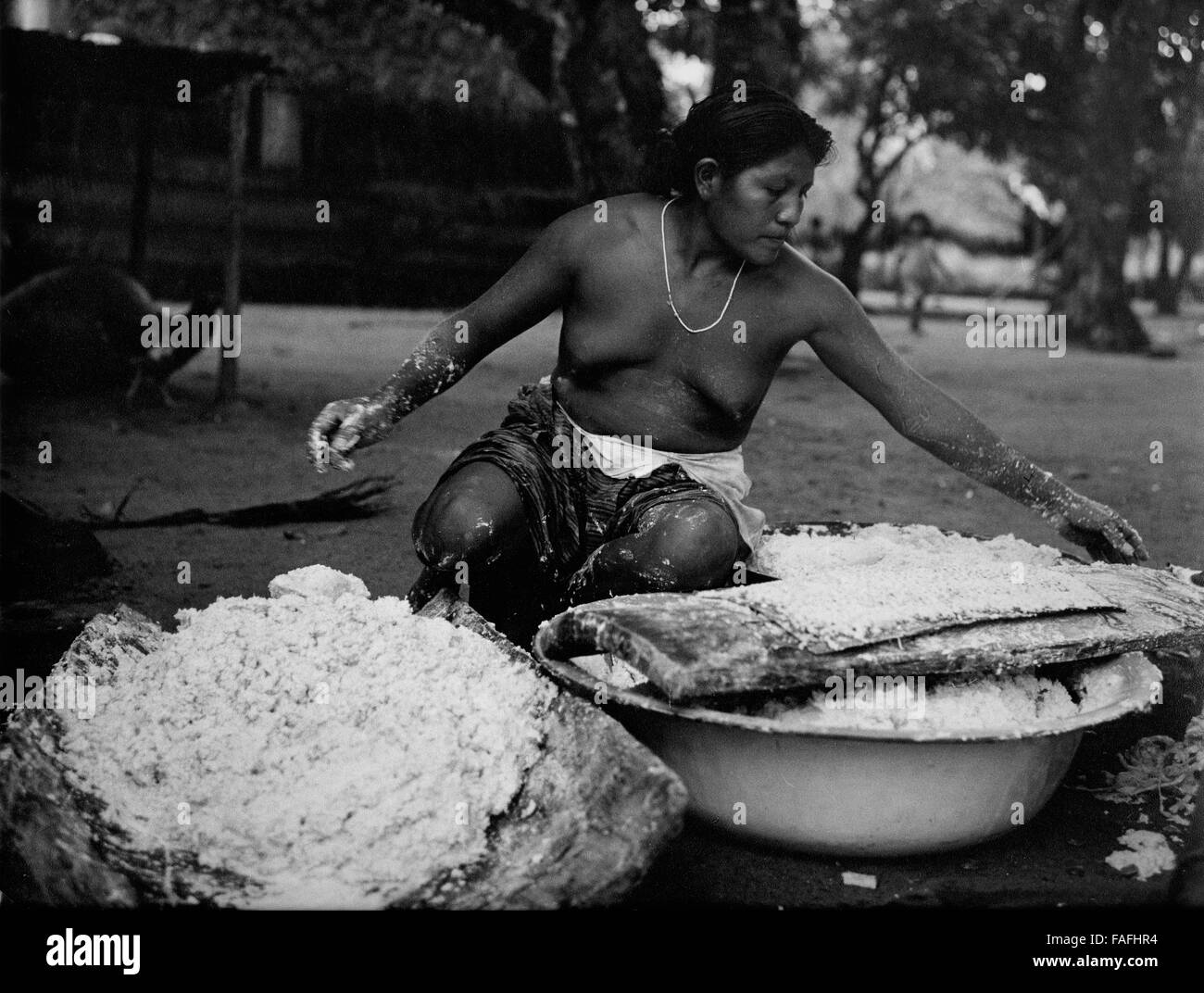 Eine Indianerin in Suriname, 1970er Jahre. Nativo di femmina del Suriname, 1970s. Foto Stock