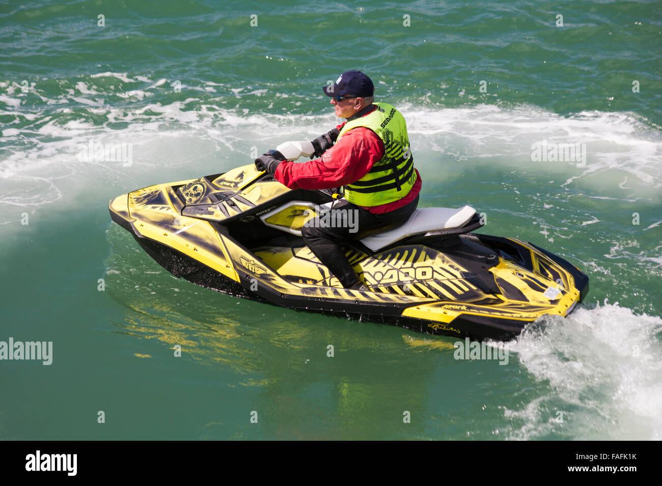 Uomo su jetski a Bournemouth in agosto Foto Stock