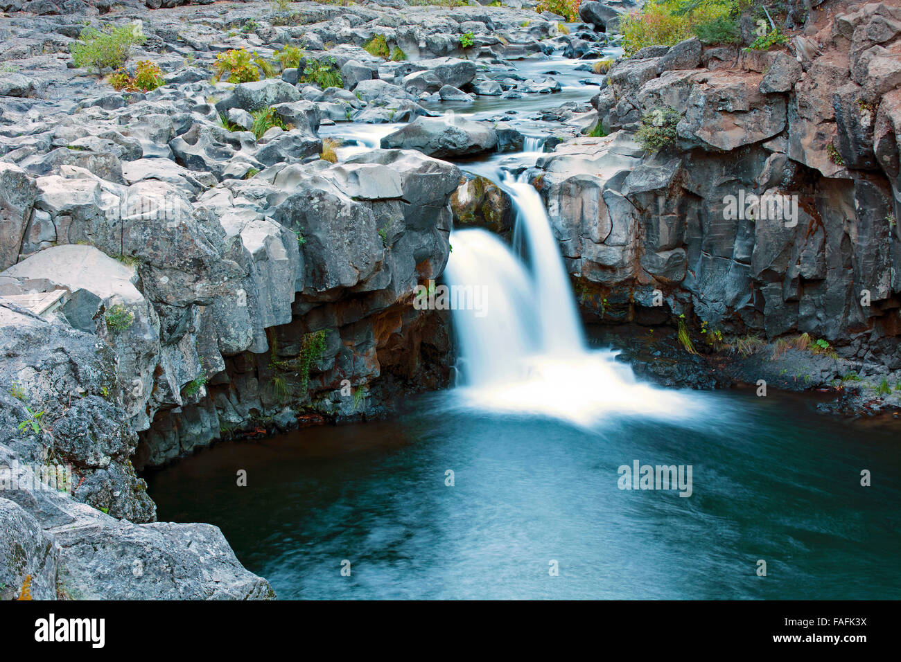 Il fiume era originariamente noto come 'McLeod River', dopo la Compagnia della Baia di Hudson hunter e trapper Alexander Roderick McLeo Foto Stock