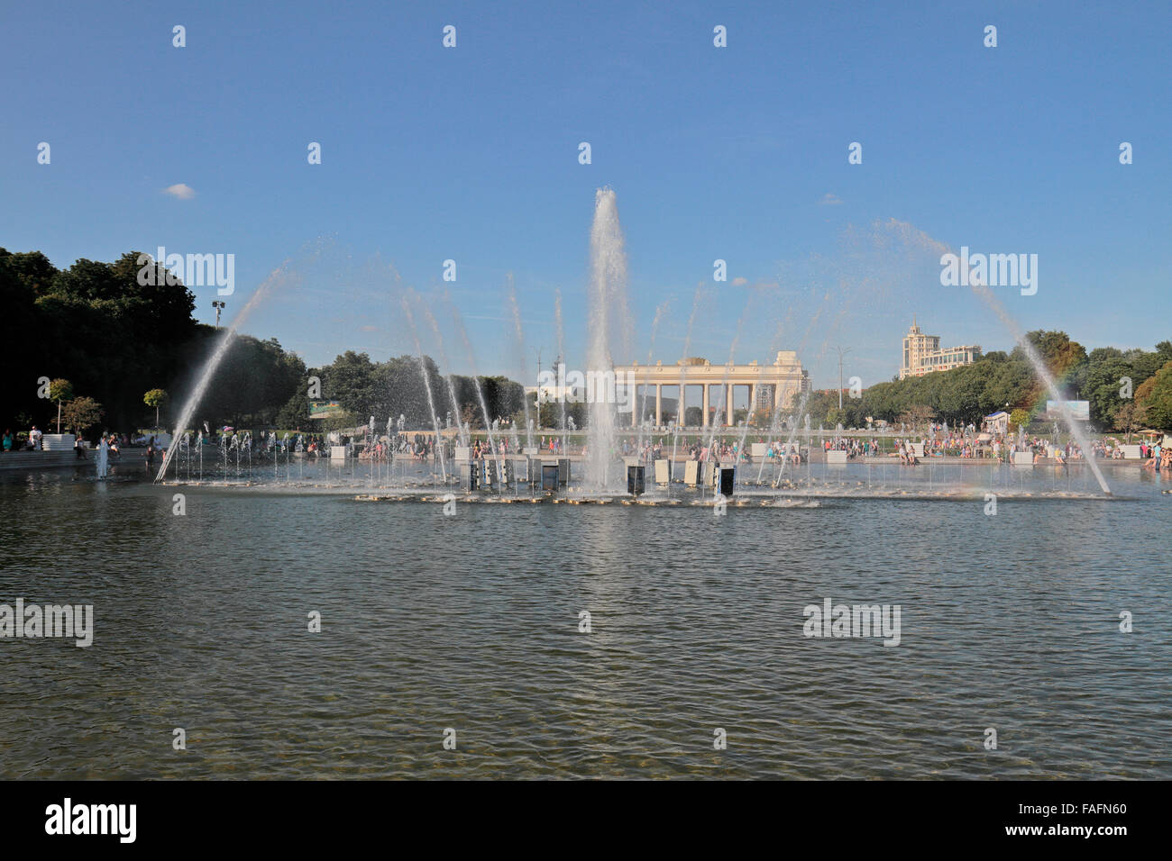 Fontana nel centro di Gorky Park, Mosca, Russia. Foto Stock