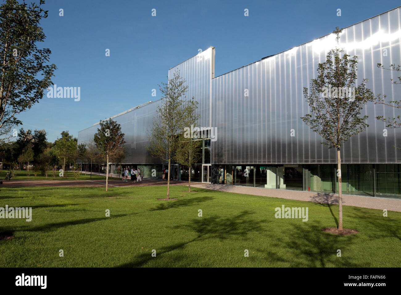 Il Garage Museo di Arte Contemporanea di Gorky Park, Mosca, Russia. Foto Stock