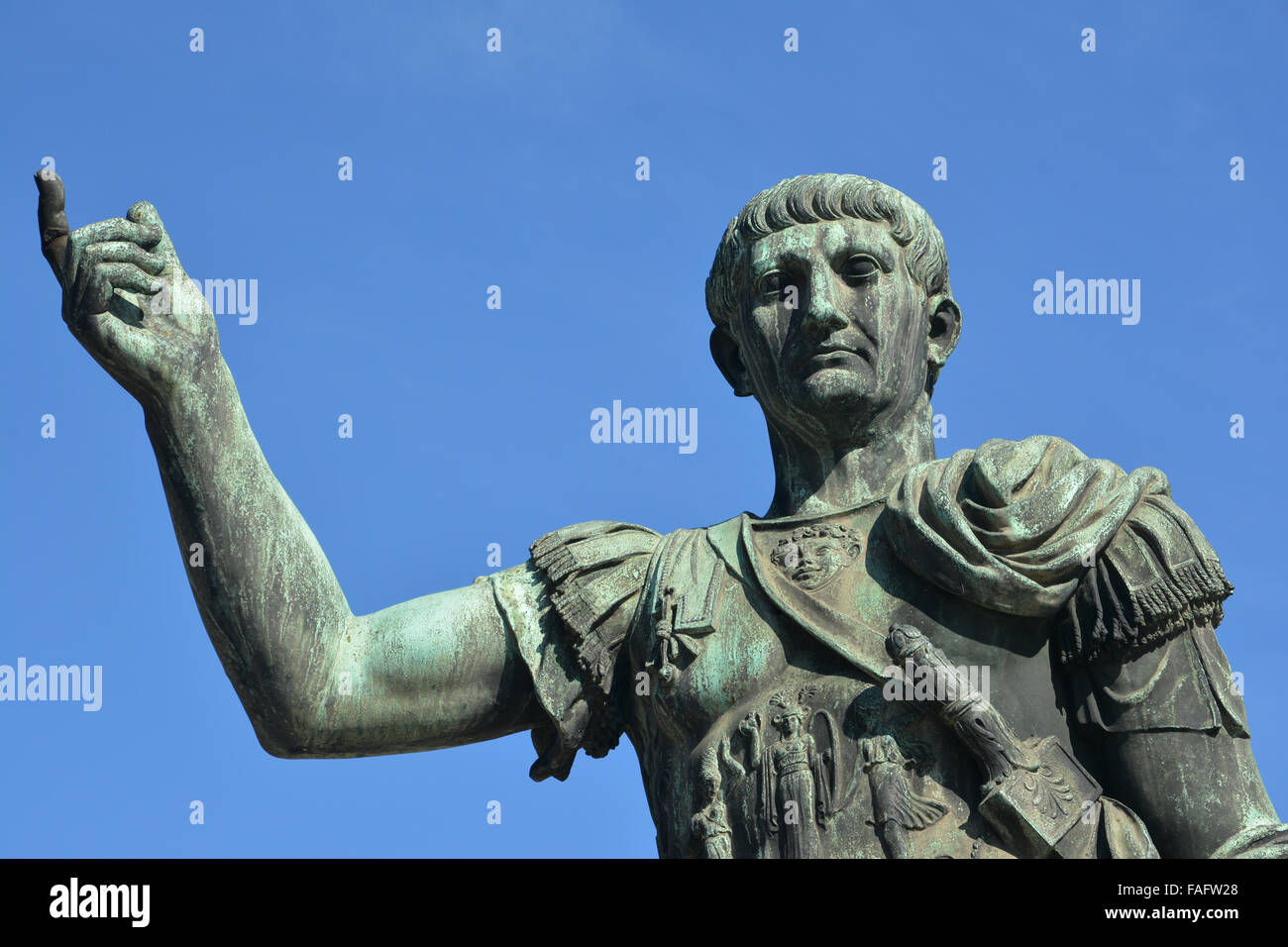 Statua di bronzo di Traiano Imperatore di Roma antica Foto Stock