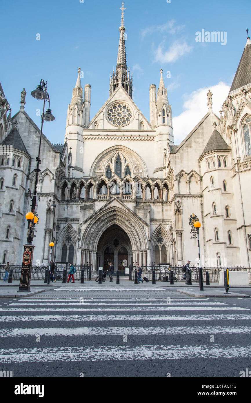 Ingresso al Royal Courts of Justice, Fleet Street, Londra, Inghilterra, Regno Unito Foto Stock