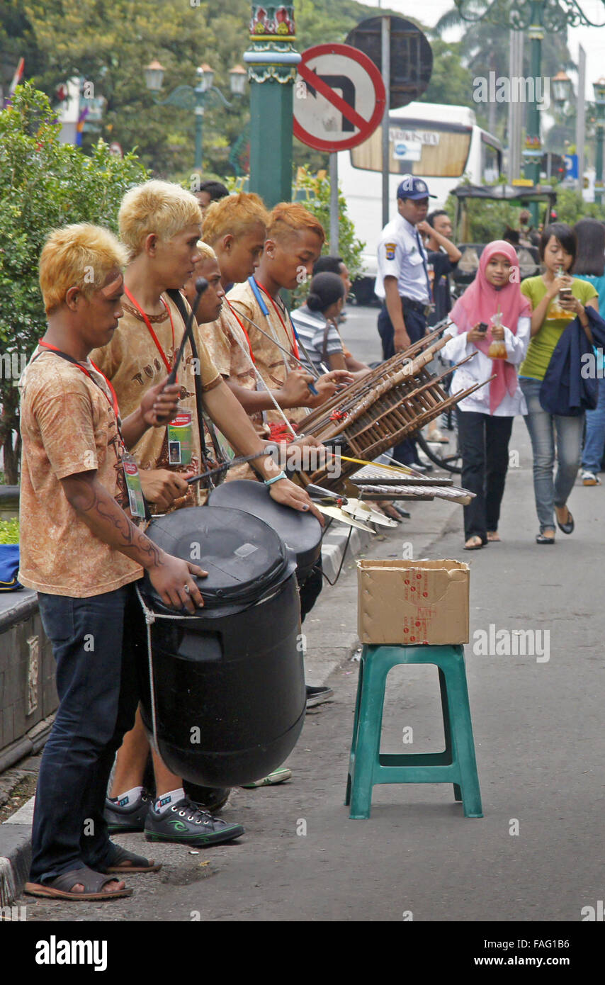 Alla moda di Batik musicisti di strada Foto Stock