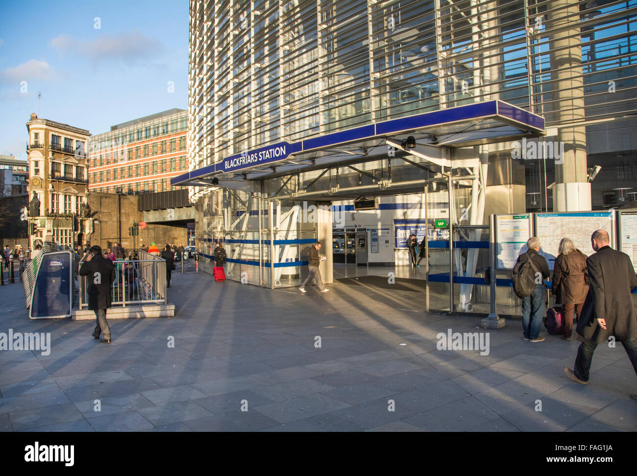 L'esterno di Blackfriars Station di Londra, Inghilterra, Regno Unito Foto Stock