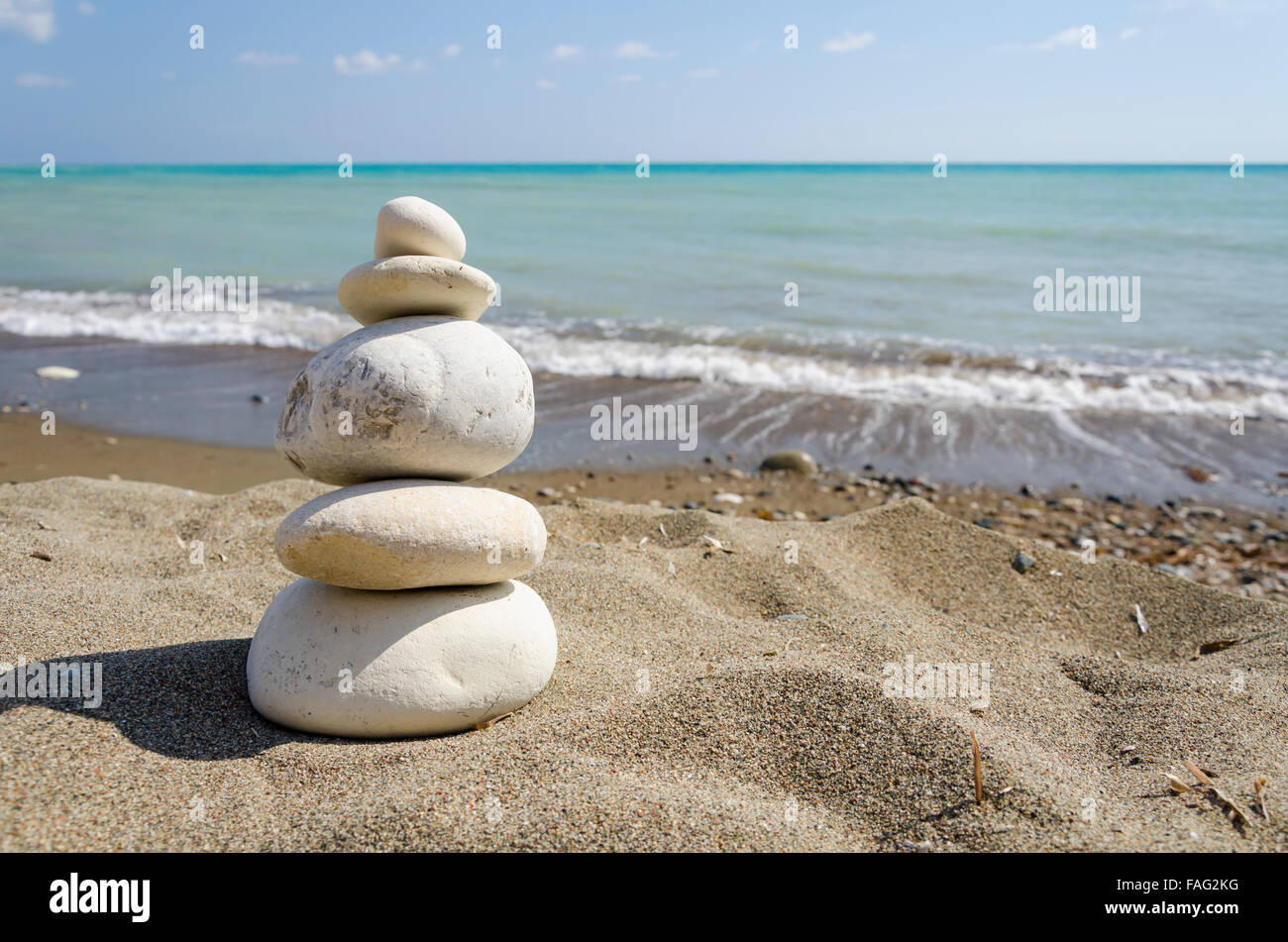 Petra tou Romiou (Rock del Greco), noto anche come Roccia di Afrodite, è un mare pila di Pafos, Cipro Foto Stock