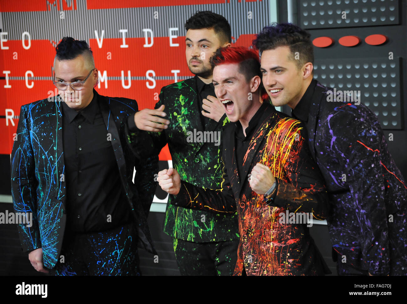 LOS ANGELES, CA - Agosto 30, 2015: musicisti Sean Waugaman, Eli Maiman, Nicholas Petricca & Kevin Ray di camminare la luna al 2015 MTV Video Music Awards di Microsoft, presso il Teatro La Live. Foto Stock