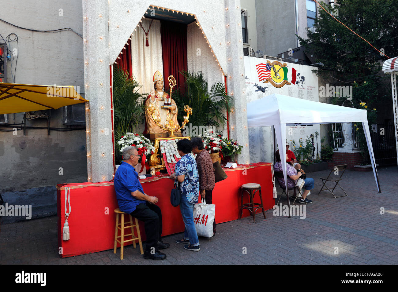 Cortile della chiesa Mulberry St. Little Italy Manhattan New York City Foto Stock