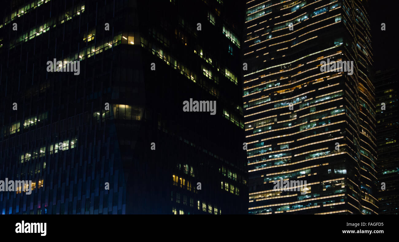 Vista notturna di alta sorge nel centro cittadino, Guangzhou, nella provincia di Guangdong, Cina Foto Stock