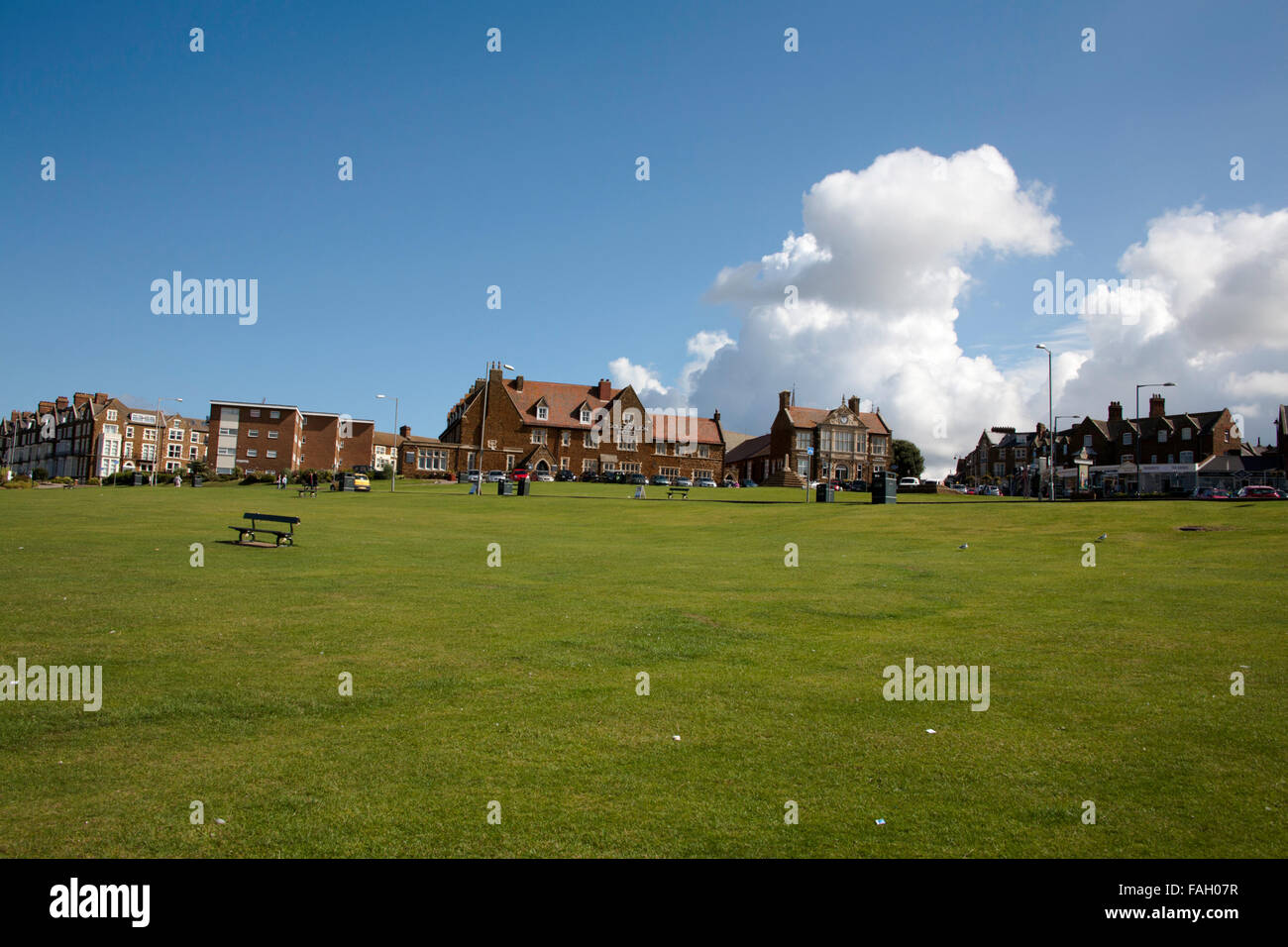 Il verde con il Golden Lion Hotel in background Hunstanton Norfolk Inghilterra Foto Stock