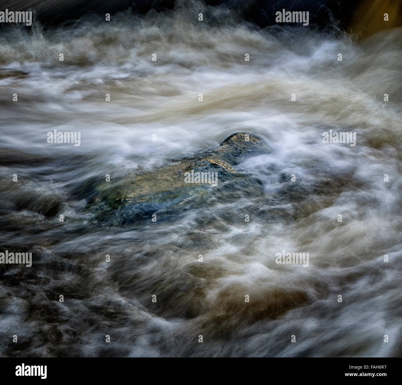 Veloce che scorre il fiume Foto Stock